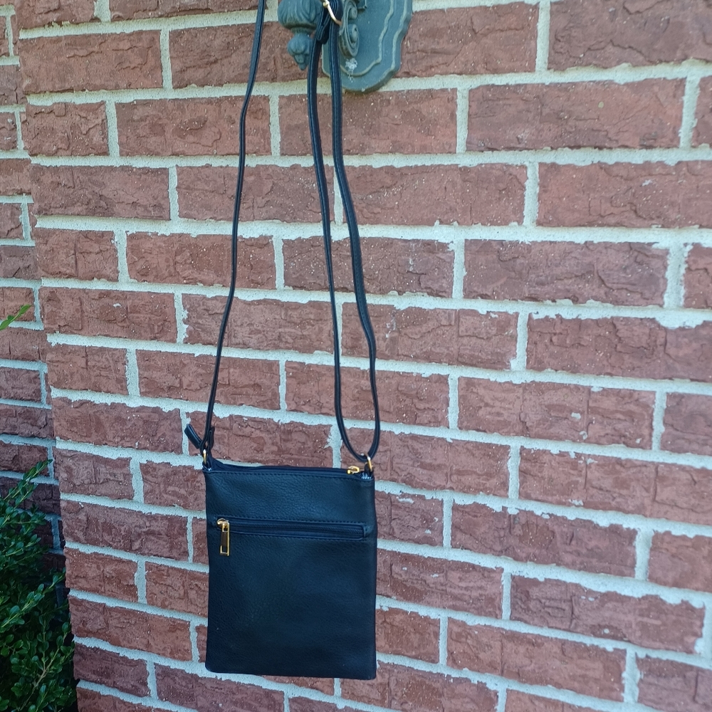BLACK VEGAN LEATHER HOBO CROSSBODY BAG SIZE 8.5X7 NWOT - Picture 4 of 10